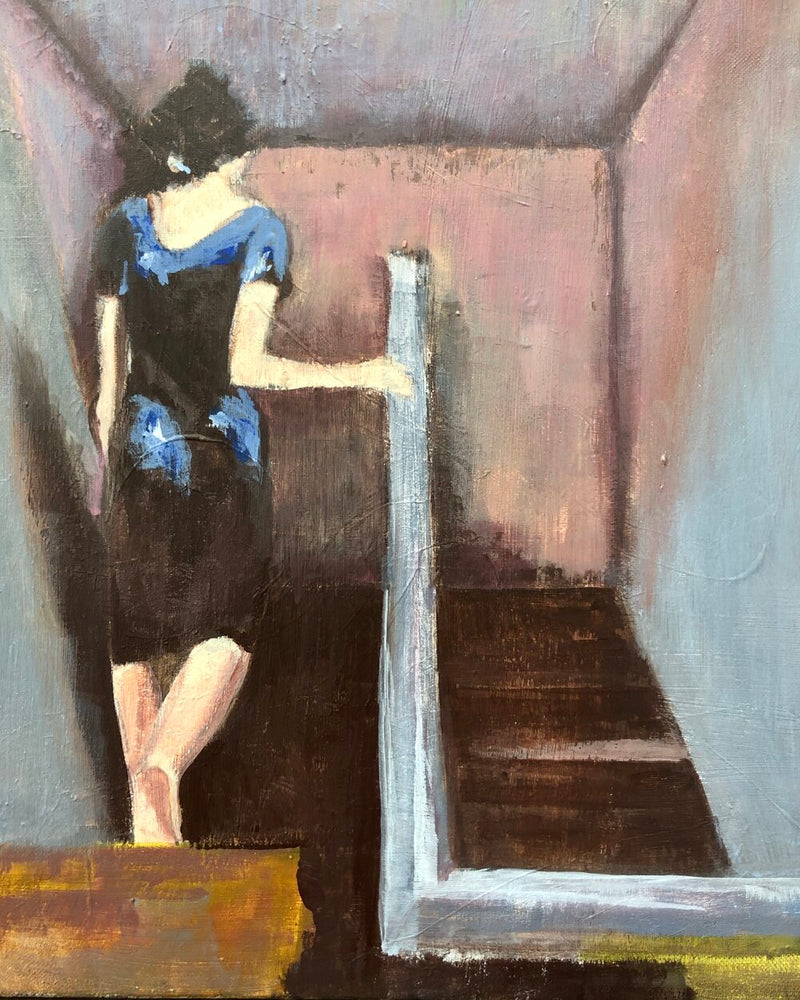 Femme descendant l'escalier - Caroline Jardin