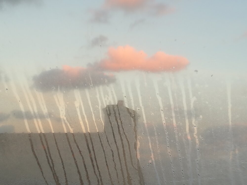 It's raining in my bathroom - Esther